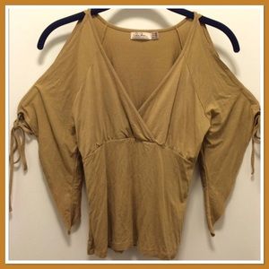 GUC 💜 SARAH BANK | Split Sleeve Tan Top